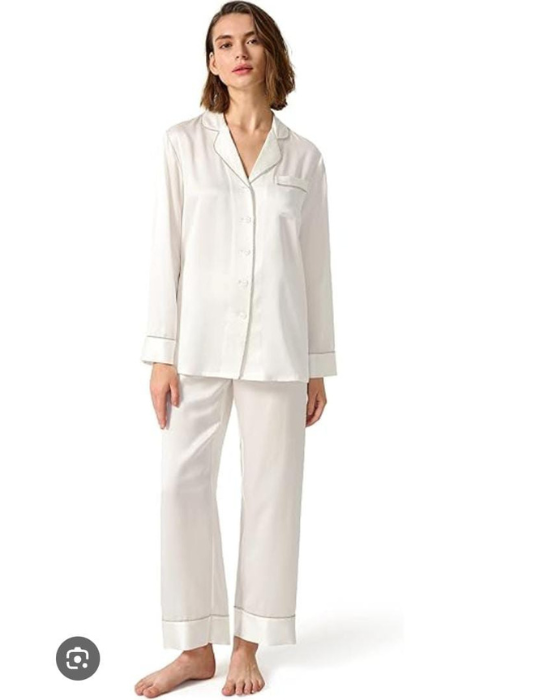 Elegant Silk Pajama Set – Women’s Luxe Loungewear